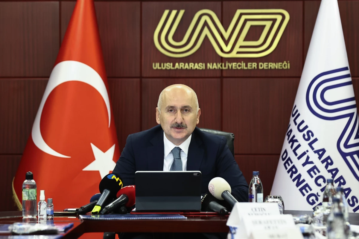Ulaştırma ve Altyapı Bakanı Karaismailoğlu, nakliye sektörü temsilcileriyle bir araya geldi Açıklaması