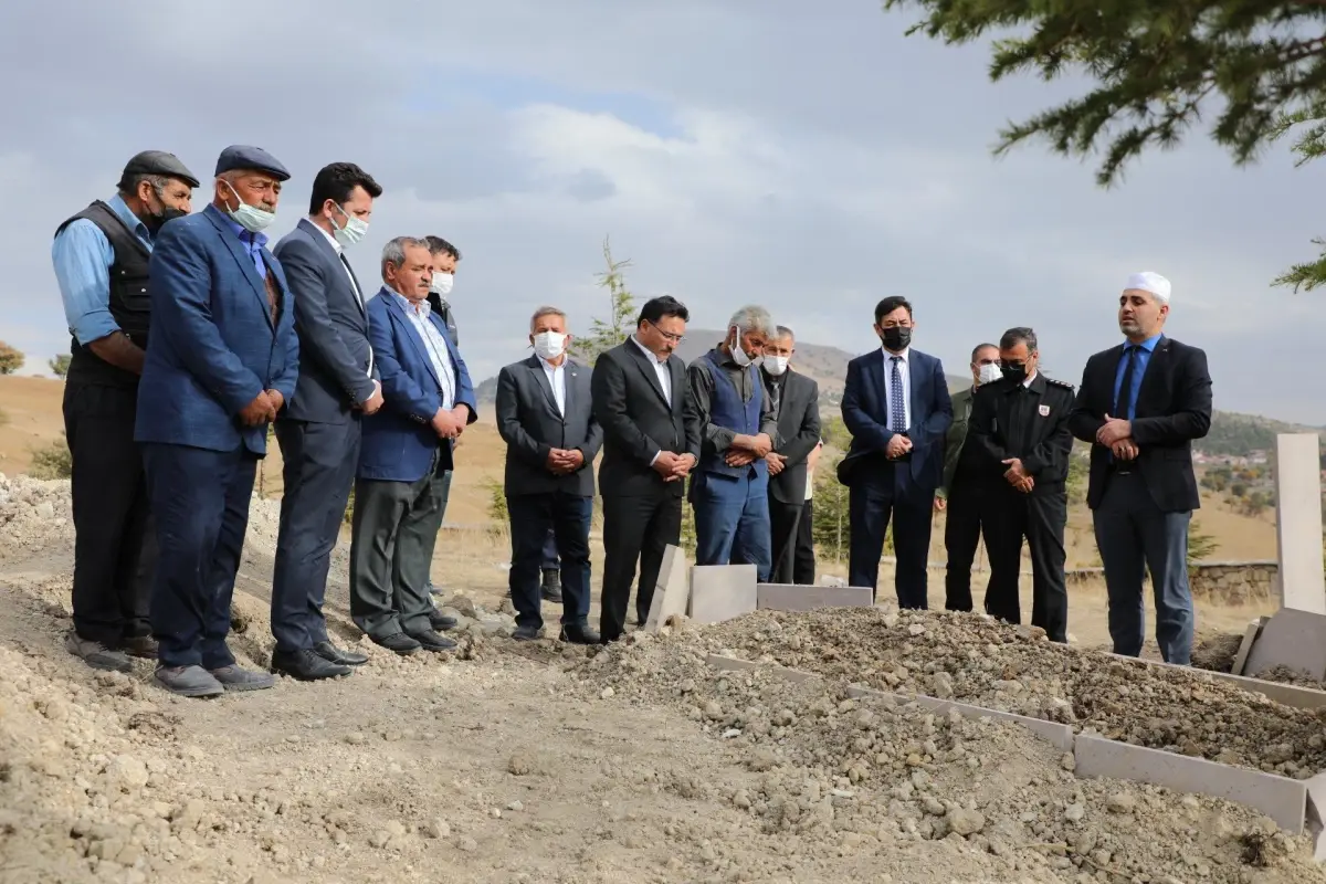 Vali Gökmen Çiçek, yaşamını yitiren öğrencilerin ailelerini ziyaret etti