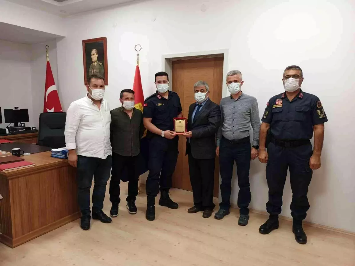 Son dakika haber: Yeni Jandarma Komutanı Ersoy\'u ziyaret edip dernek faaliyetlerini anlattılar