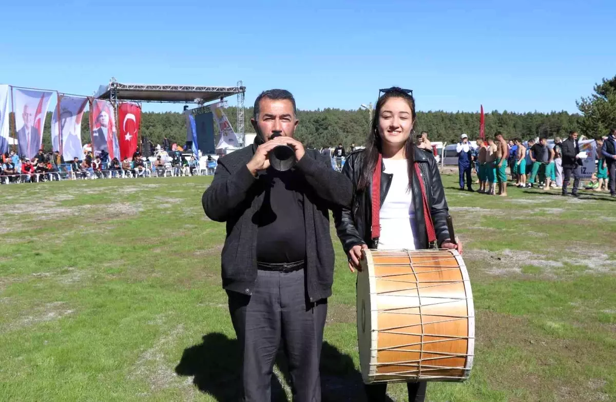 Zurnacı babanın davulcu kızı