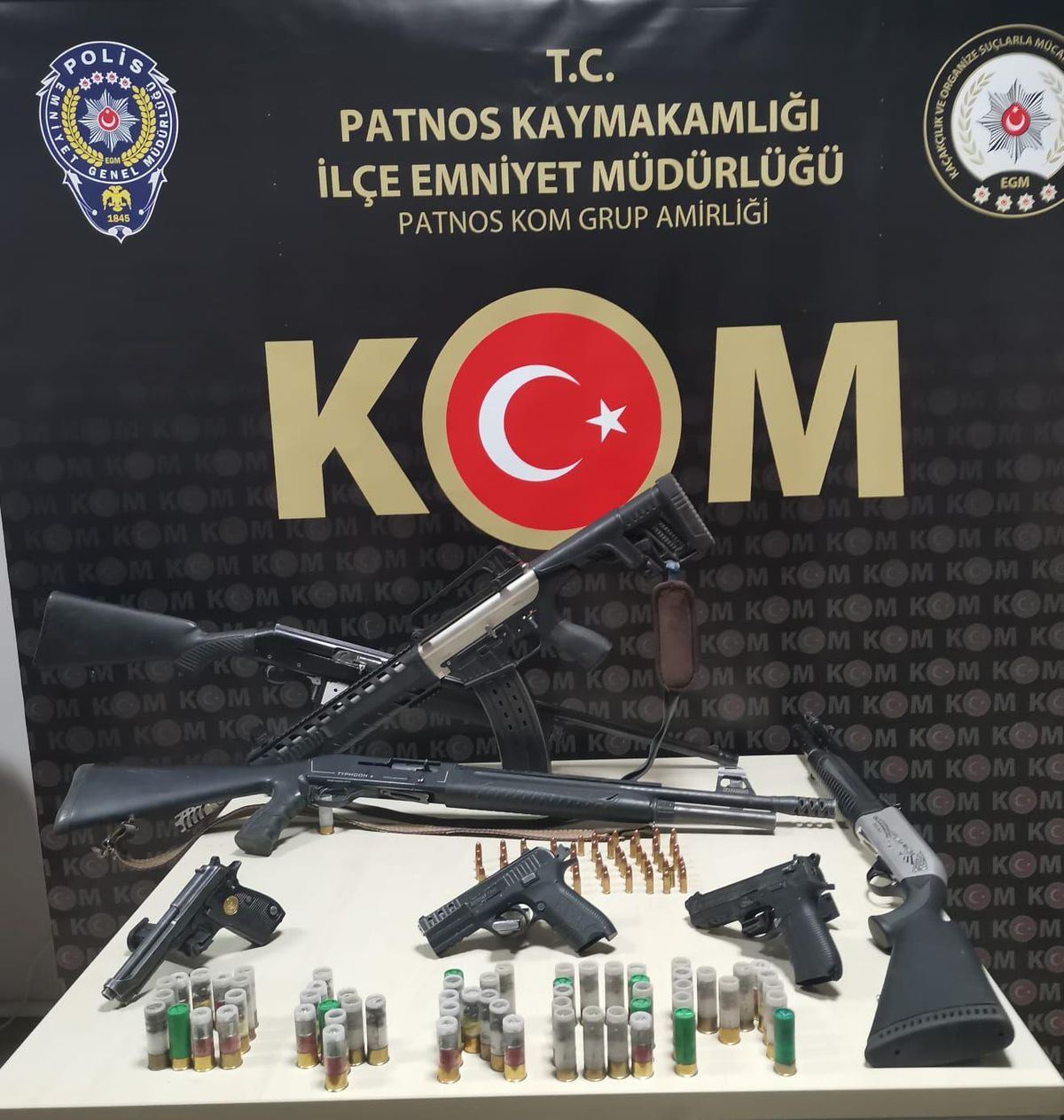 Ağrı\'da evlerinde ruhsatsız tabanca ele geçirilen 2 kişi gözaltına alındı