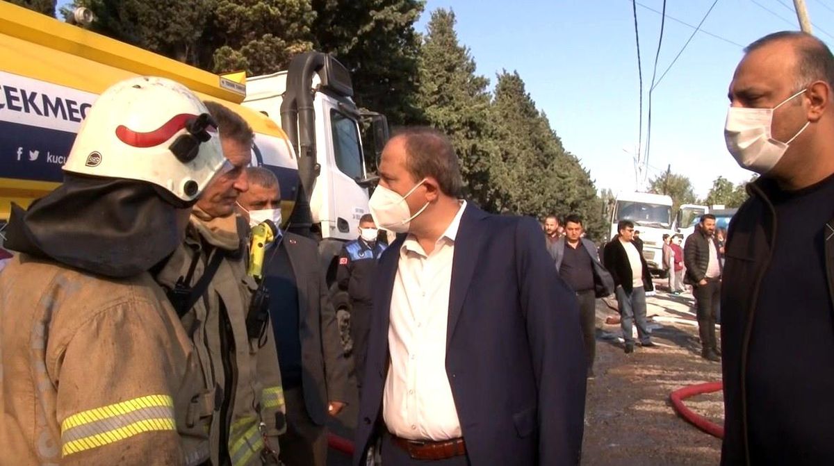 Avcılar Belediye Başkanı Hançerli, yangının ardından olay yerinde incelemelerde bulundu