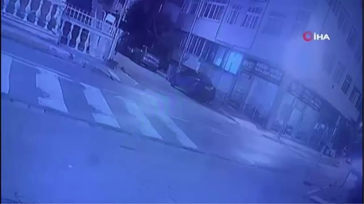 Avcılar\'da dur ihtarına uymayan şüpheliler polise ateş açtı: 1 polis yaralı