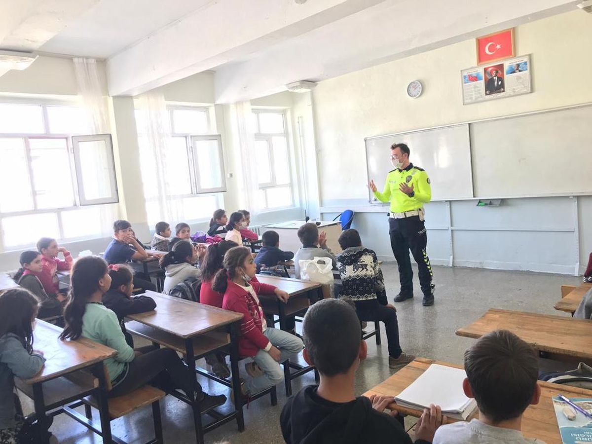 Bitlis\'te öğrencilere trafik eğitimi verildi