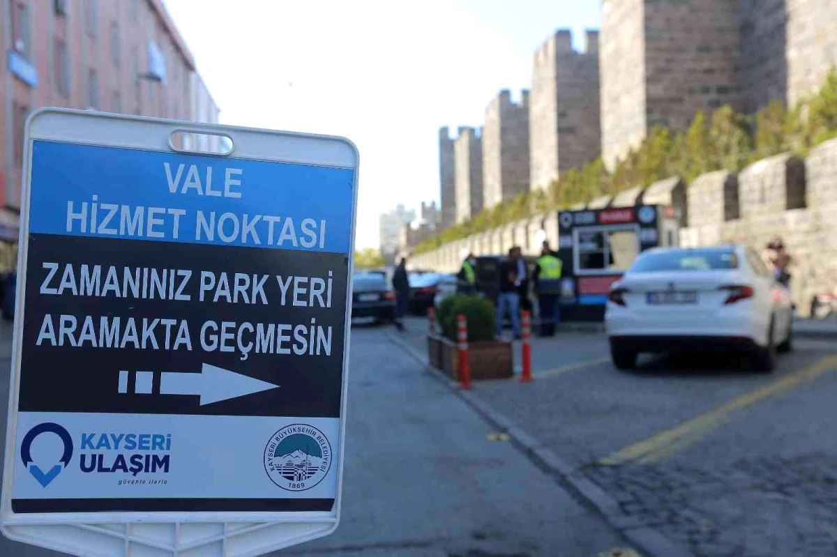 Büyükşehir\'in "park et-vale" uygulamasına vatandaşlardan yoğun ilgi