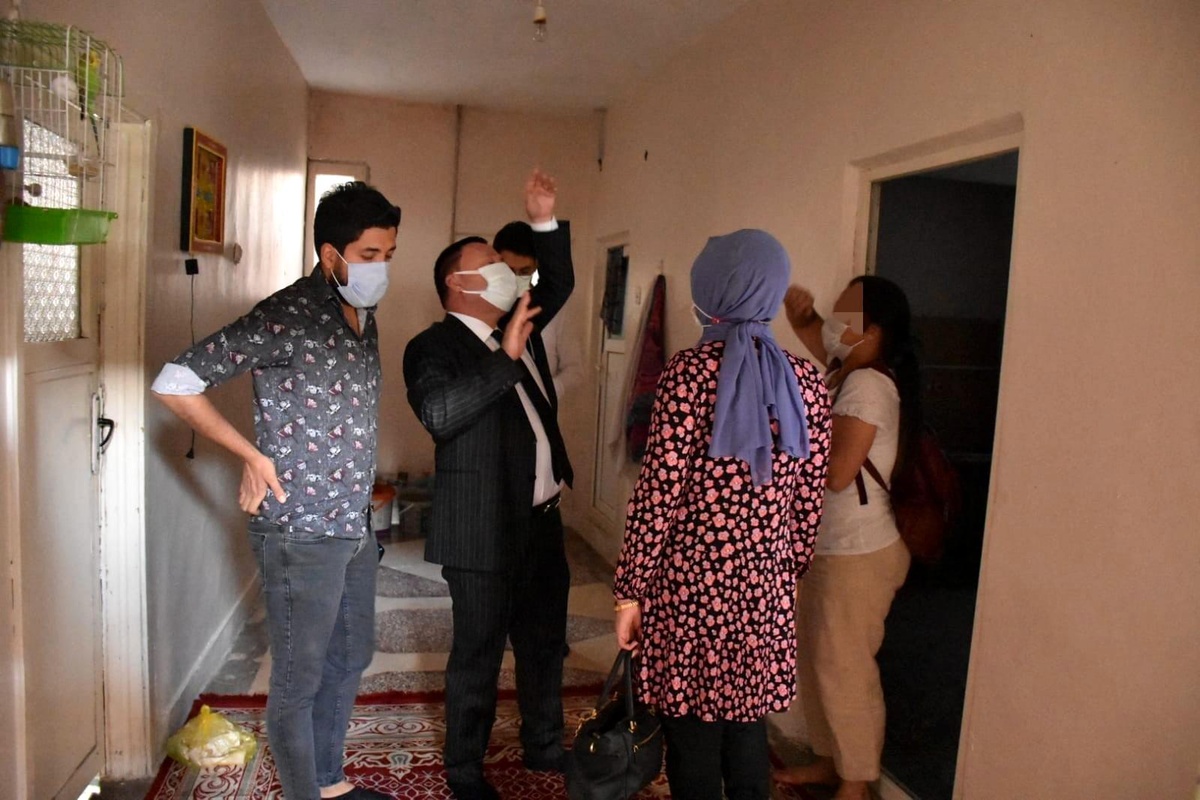 Bağlar Belediyesi, ihtiyaç sahibi 3 çocuklu ailenin evini onaracak