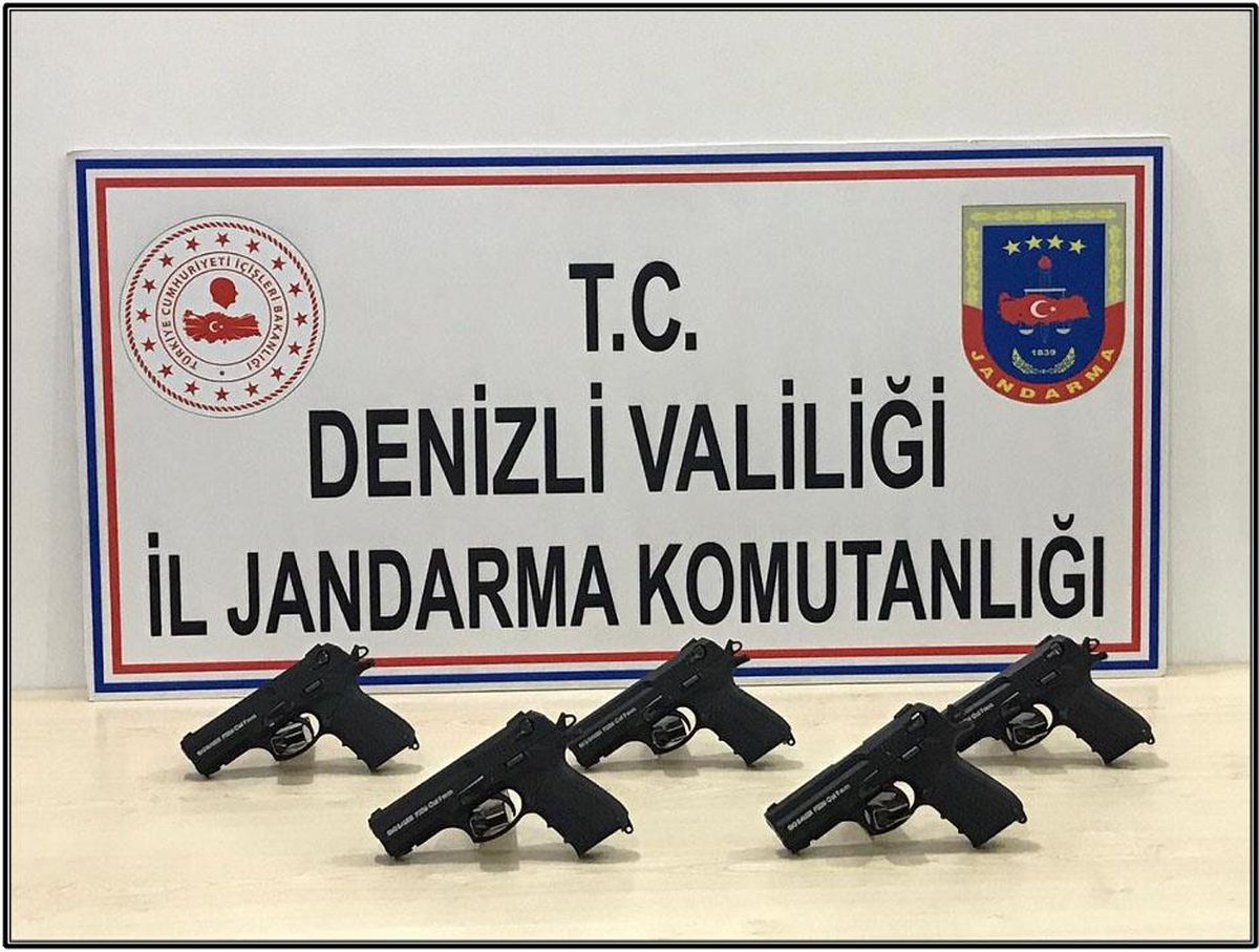 Denizli\'de yasa dışı silah ticareti yaptığı öne sürülen kişi yakalandı