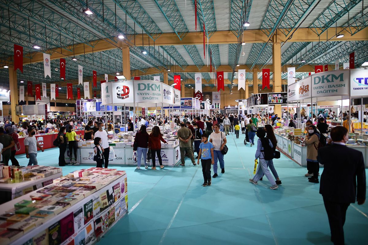 Denizli\'deki Kitap Fuarı\'nı 6 günde 180 bin kişi ziyaret etti