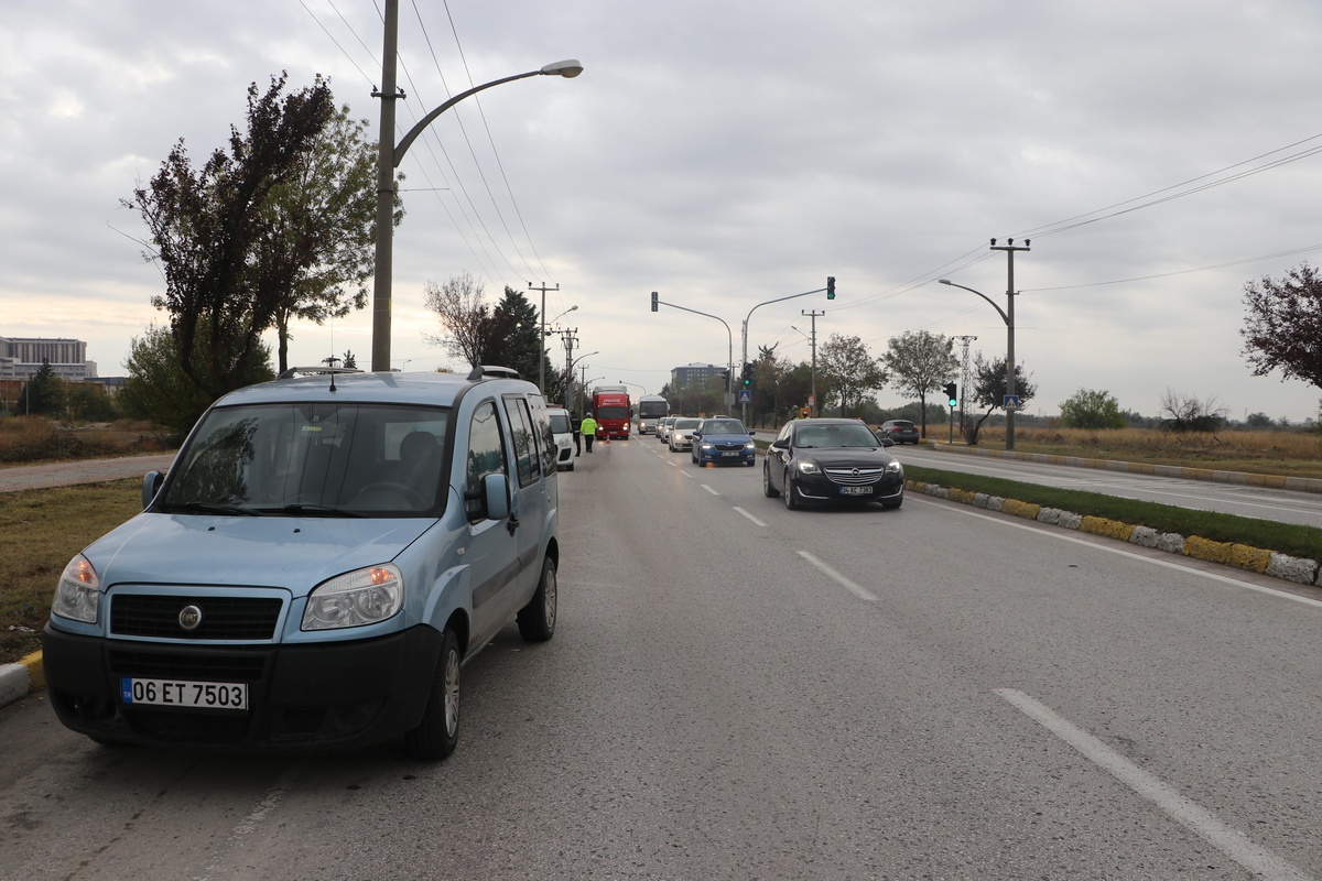 Edirne\'de yaya geçidinde otomobilin çarptığı kişi yaralandı