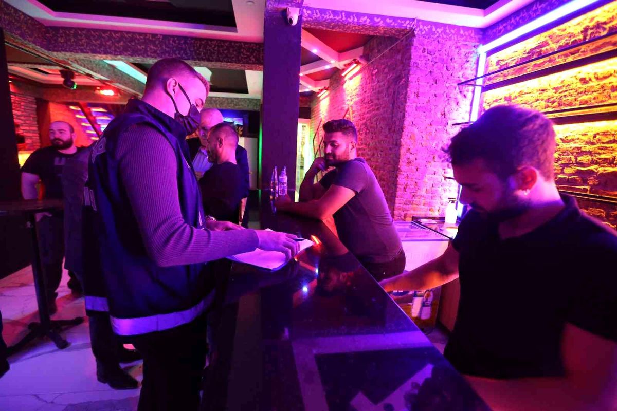 Efeler Zabıtası\'ndan gece denetimi