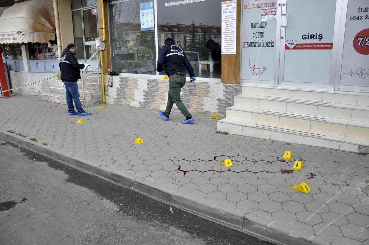 Eşiyle ilişkisi olan kişi ile babasını bıçaklayan sanık hakkında mütalaa verildi