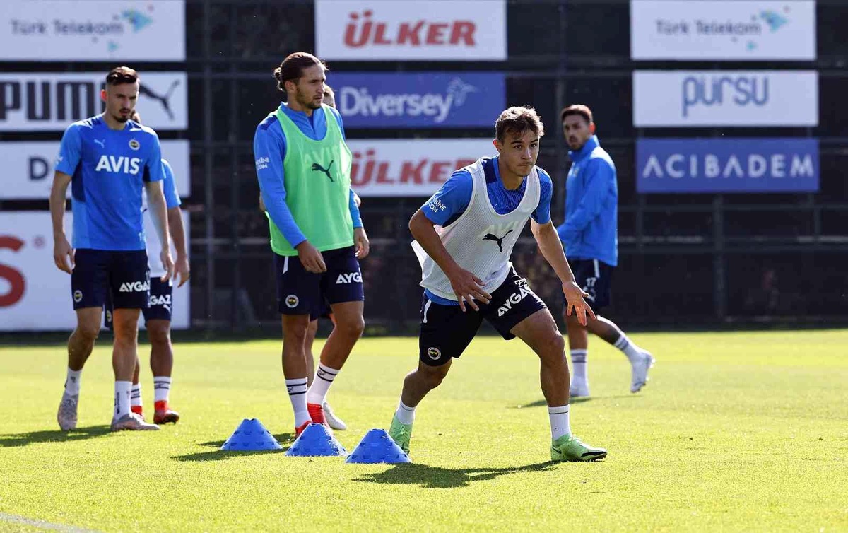 Fenerbahçe\'de Trabzonspor maçı hazırlıkları sürüyor