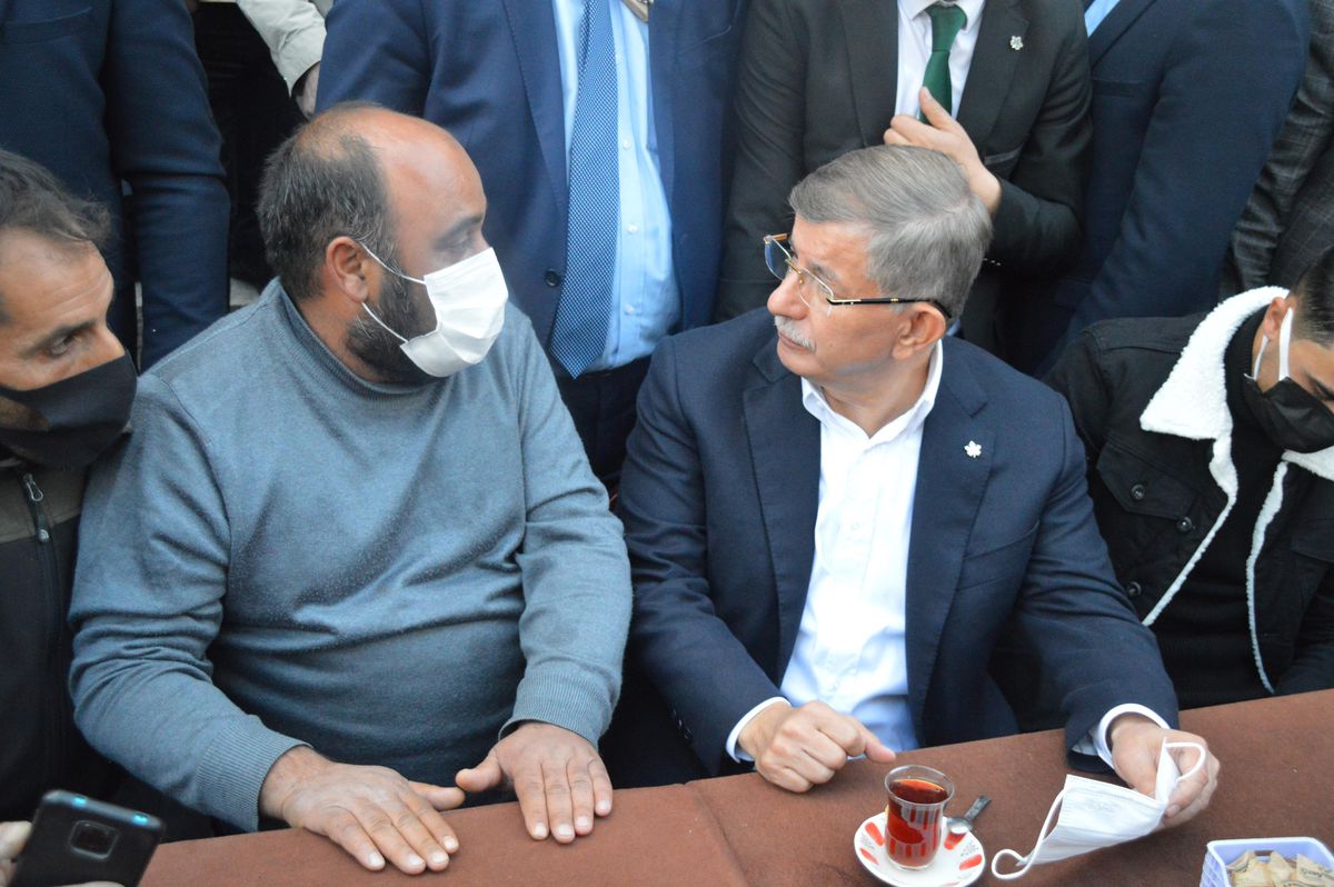 Gelecek Partisi Genel Başkanı Davutoğlu, Ağrı\'nın Patnos ilçesinde ziyaretlerde bulundu