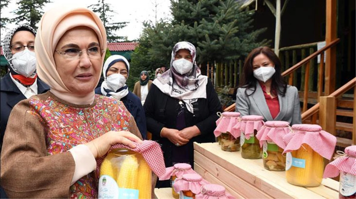 Cumhurbaşkanı Erdoğan, Çubuk\'a giden Emine Erdoğan\'dan salatalık turşusu istedi