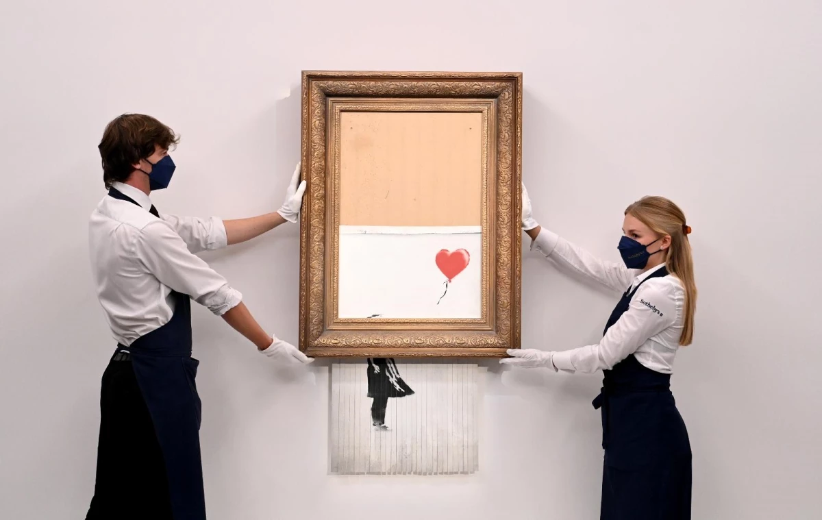 İngiliz sanatçı Banksy\'nin eseri rekor fiyata alıcı bulduBanksy\'nin "Love is in the Bin" 18 milyon poundan fazlaya satıldı