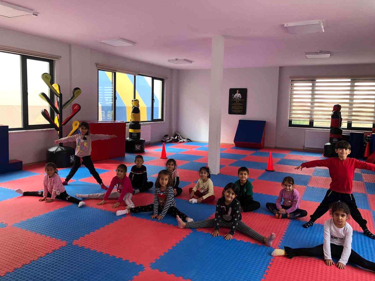 Jimnastikçiler durmaksızın çalışıyor