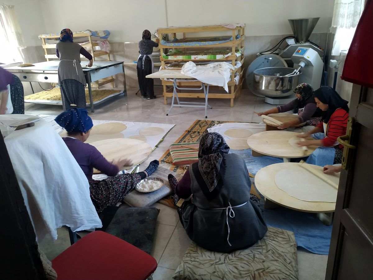 Kadın muhtarın kurduğu kooperatif hemcinslerine gelir kapısı oldu