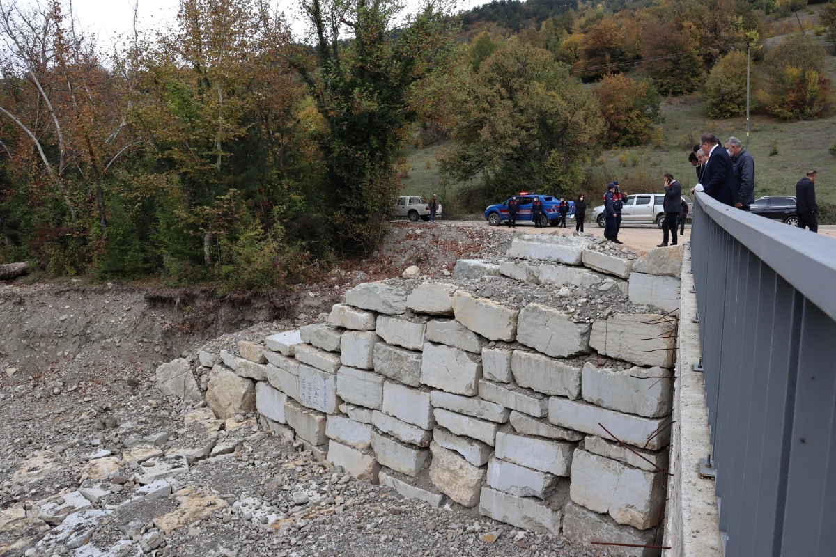 Karabük\'te kuvvetli sağanak nedeniyle yıkılan köprü ulaşıma açıldı