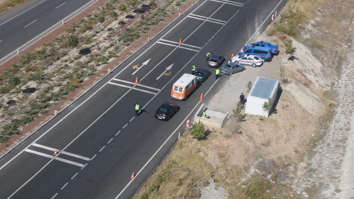Konya\'da jandarma ekipleri helikopter destekli trafik denetimi yaptı