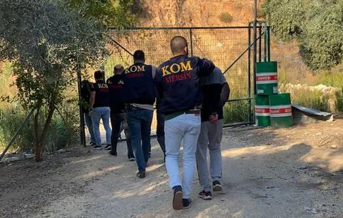 Mersin ve Diyarbakır\'da alıkoyma ve yağma iddiasıyla 9 zanlı yakalandı