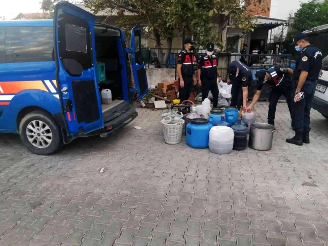İzmir'de 363 litre sahte içki ele geçirildi