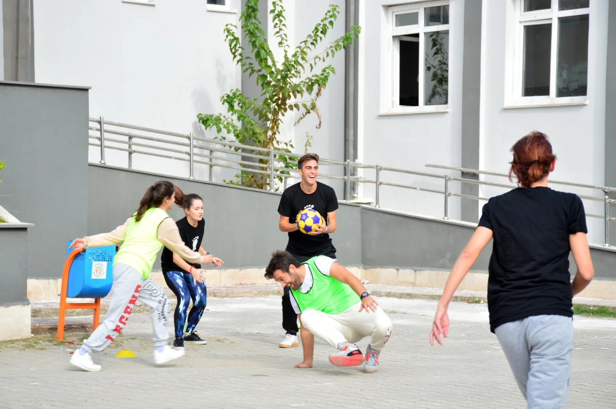 Sakarya\'da cinsiyet eşitliğine dikkat çekmek için korfbol oynadılar