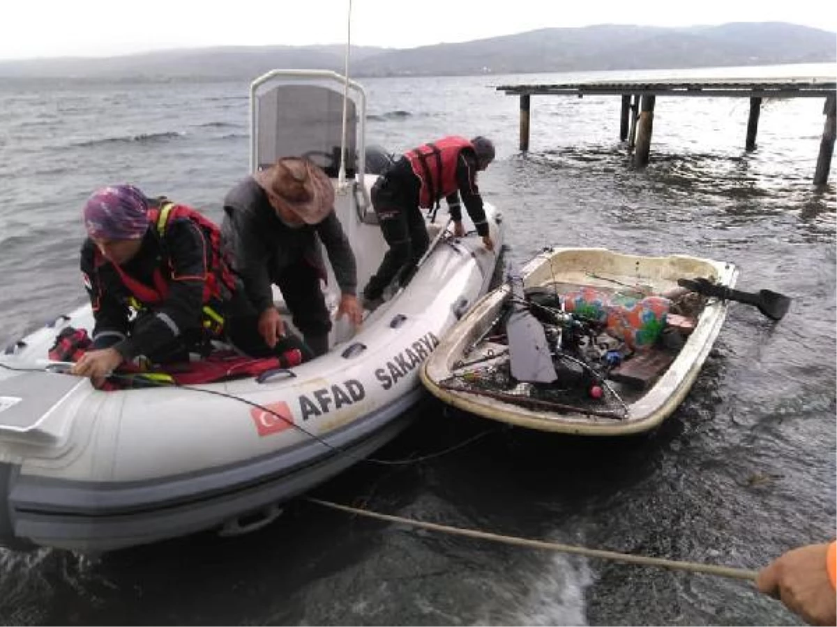 Sapanca Gölü\'nde mahsur kalan balıkçıyı AFAD kurtardı