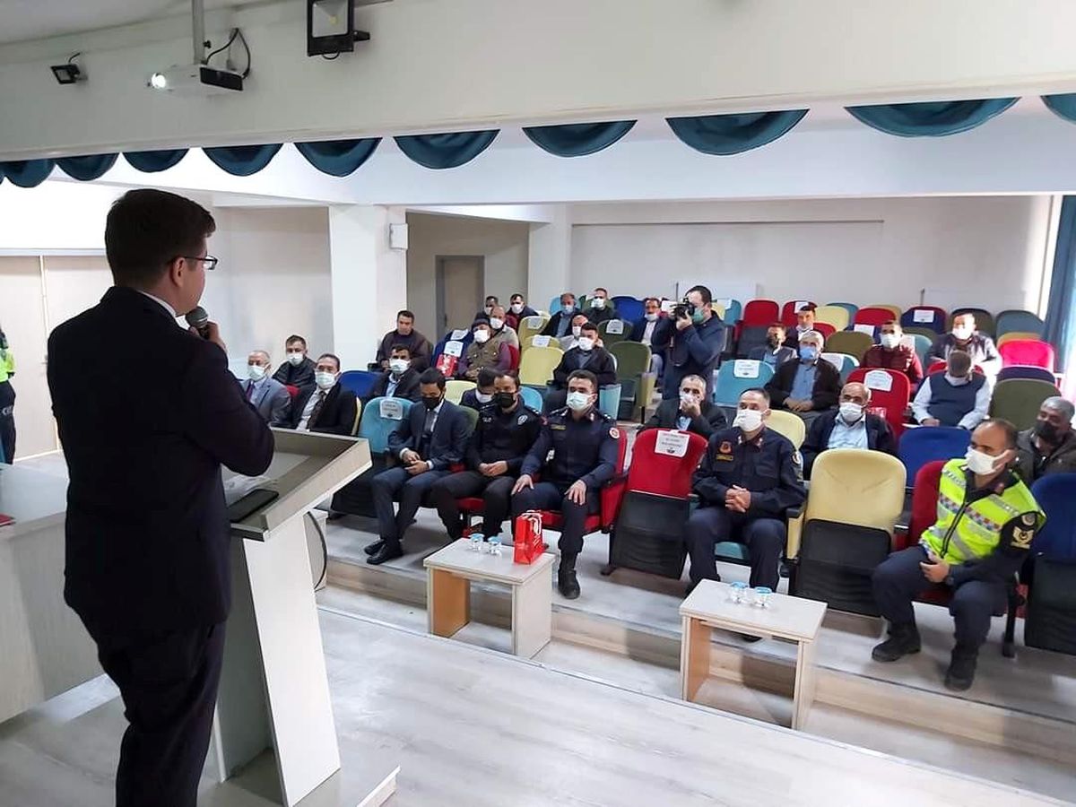 Şuhut\'ta okul servis ve ticari araç şoförlerine eğitim semineri