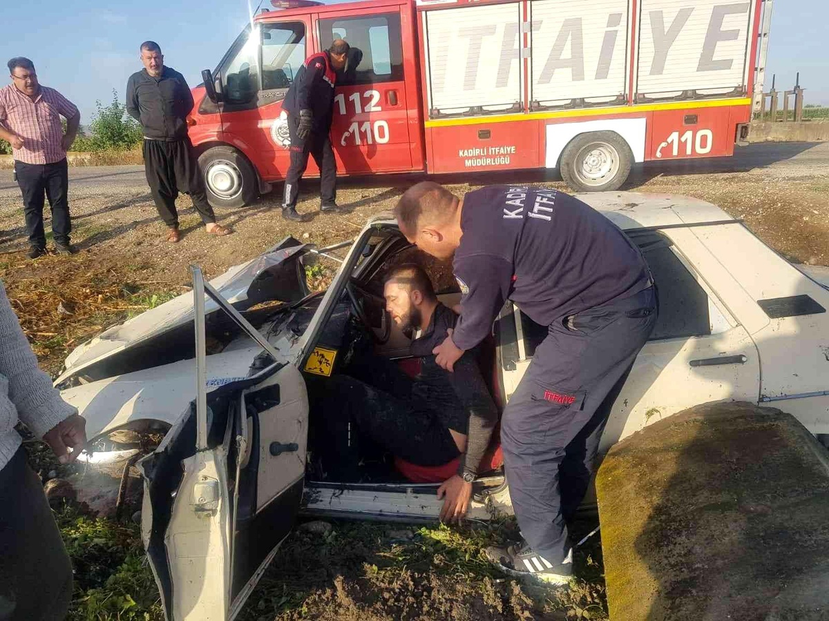 Tarlaya uçan otomobilin sürücüsü yaralandı