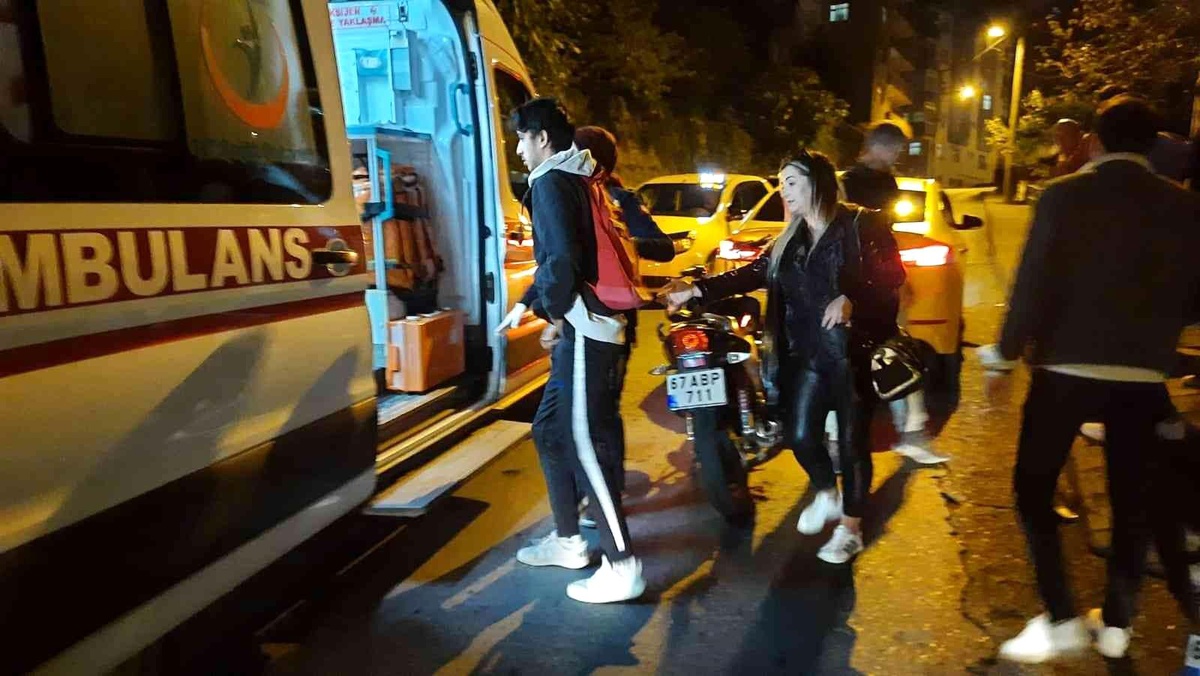 Ticari taksiye çarpan motosiklet sürücüsü yaralandı