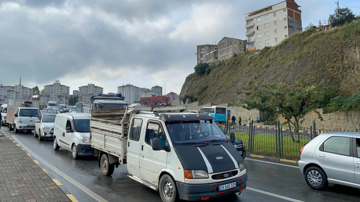 Son dakika haber | Trabzon\'da 10 aracın karıştığı kazada hasar meydana geldi