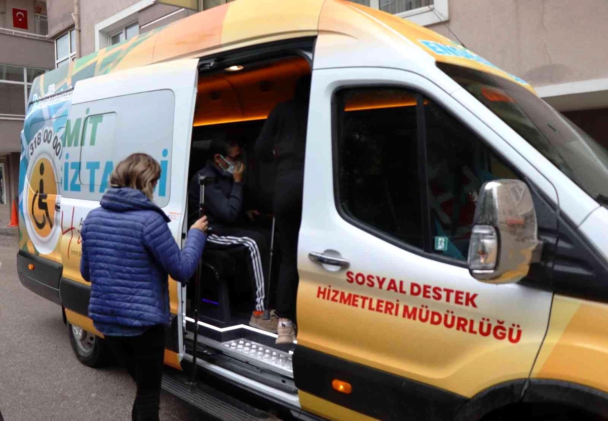 Yürüme güçlüğü yaşayan vatandaşın yardımına engelsiz taksi yetişti