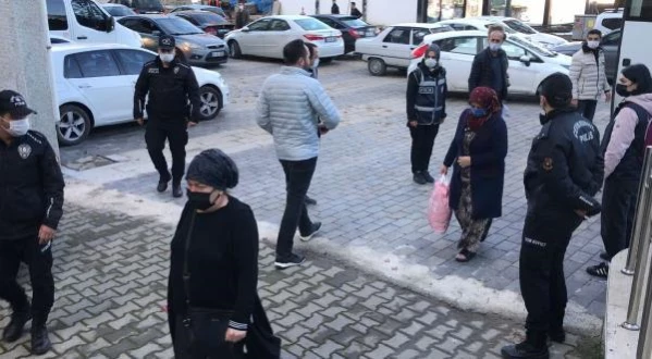 Son dakika haberleri! Zonguldak'taki 'Çekirge' operasyonunun 24 şüphelisi adliyede