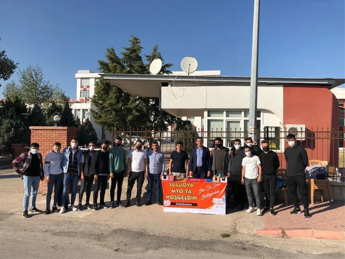 AK Parti Gençlik Kollarından üniversite öğrencilerine "Kampüse Hoş Geldin" karşılaması