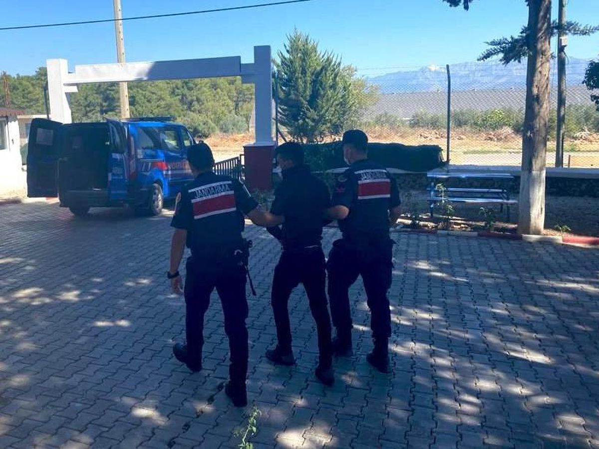 Antalya\'da hakkında 12 yıl kesinleşmiş hapis cezası bulunan firari hükümlü yakalandı