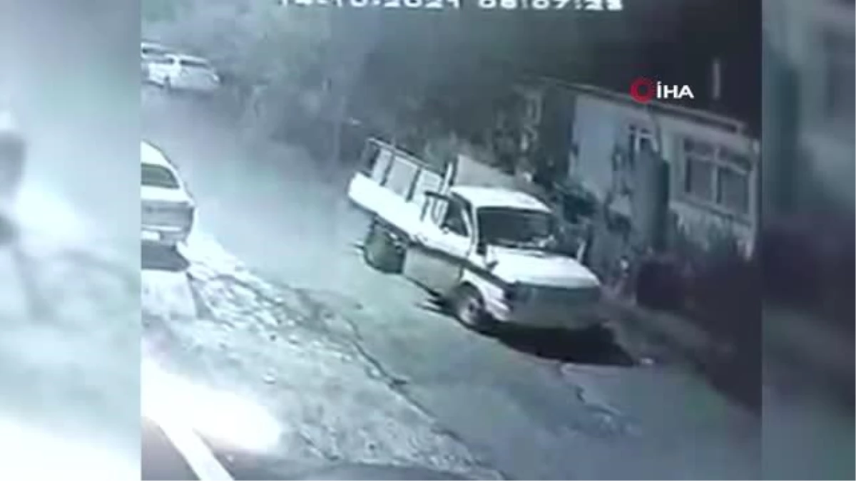 Son dakika haber | Ataşehir\'de evin bahçesinde çiçek hırsızlığı kamerada