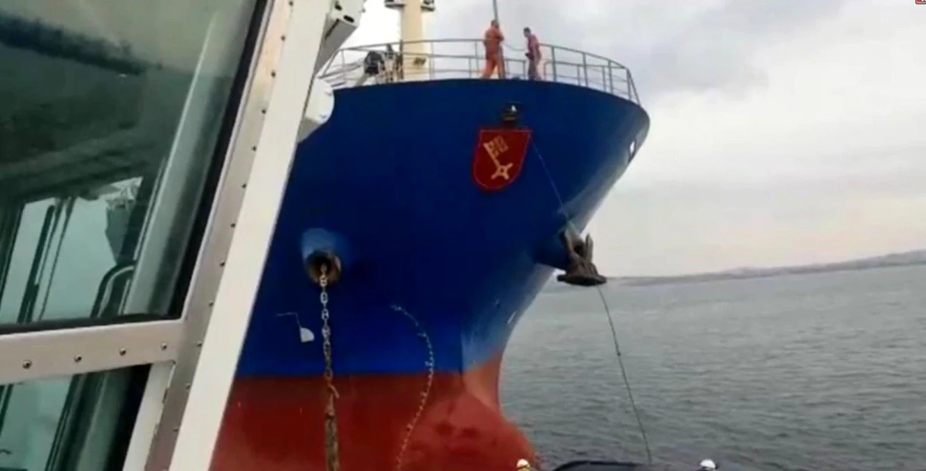 Çanakkale Boğazı\'nda makine arızası veren gemi demirletildi