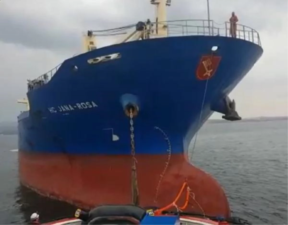 ÇANAKKALE - Çanakkale Boğazı\'nda arızalanan yük gemisi güvenli bölgeye çekildi