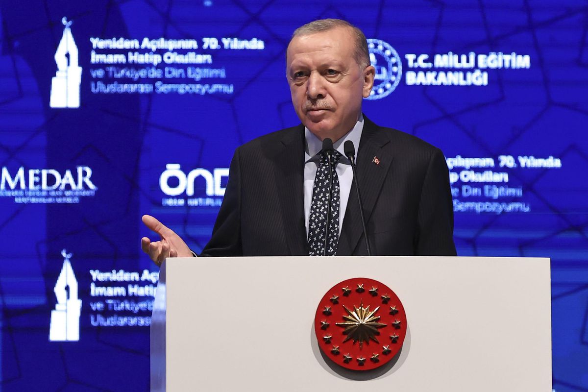 Son dakika haber... Cumhurbaşkanı Erdoğan, İmam Hatip Okulları ve Türkiye\'de Din Eğitimi Sempozyumu\'nda konuştu: (1)