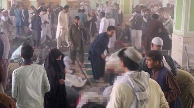Son Dakika: Afganistan'da Şii topluluğa ait bir camiye bombalı saldırı düzenlendi: 30 ölü Son Dakika: Afganistan'da Şii topluluğa ait bir camiye bombalı saldırı düzenlendi: 30 ölü