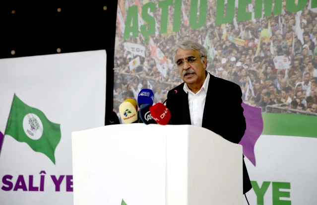 HDP Eş Genel Başkanı Mithat Sancar, Diyarbakır'da düzenlenen etkinlikte konuştu Açıklaması