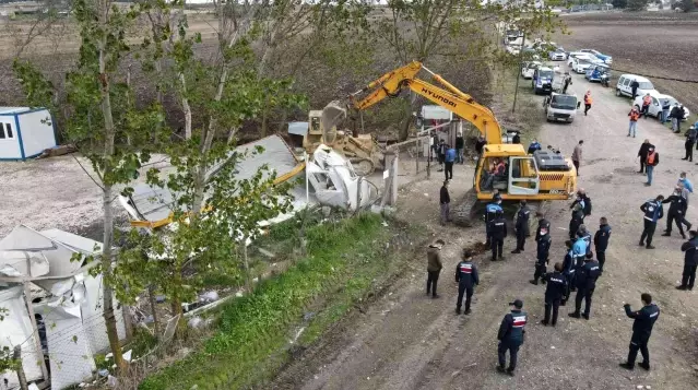 İçme suyu havzasına kaçak yapılmak istenen depo belediye ekiplerince yıkıldı