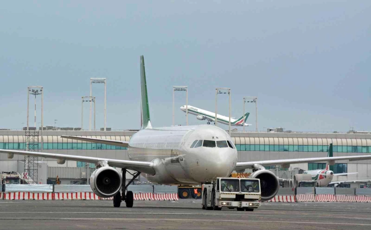 İtalya\'nın 74 yıllık havayolu firması Alitalia faaliyetlerini sonlandırdı