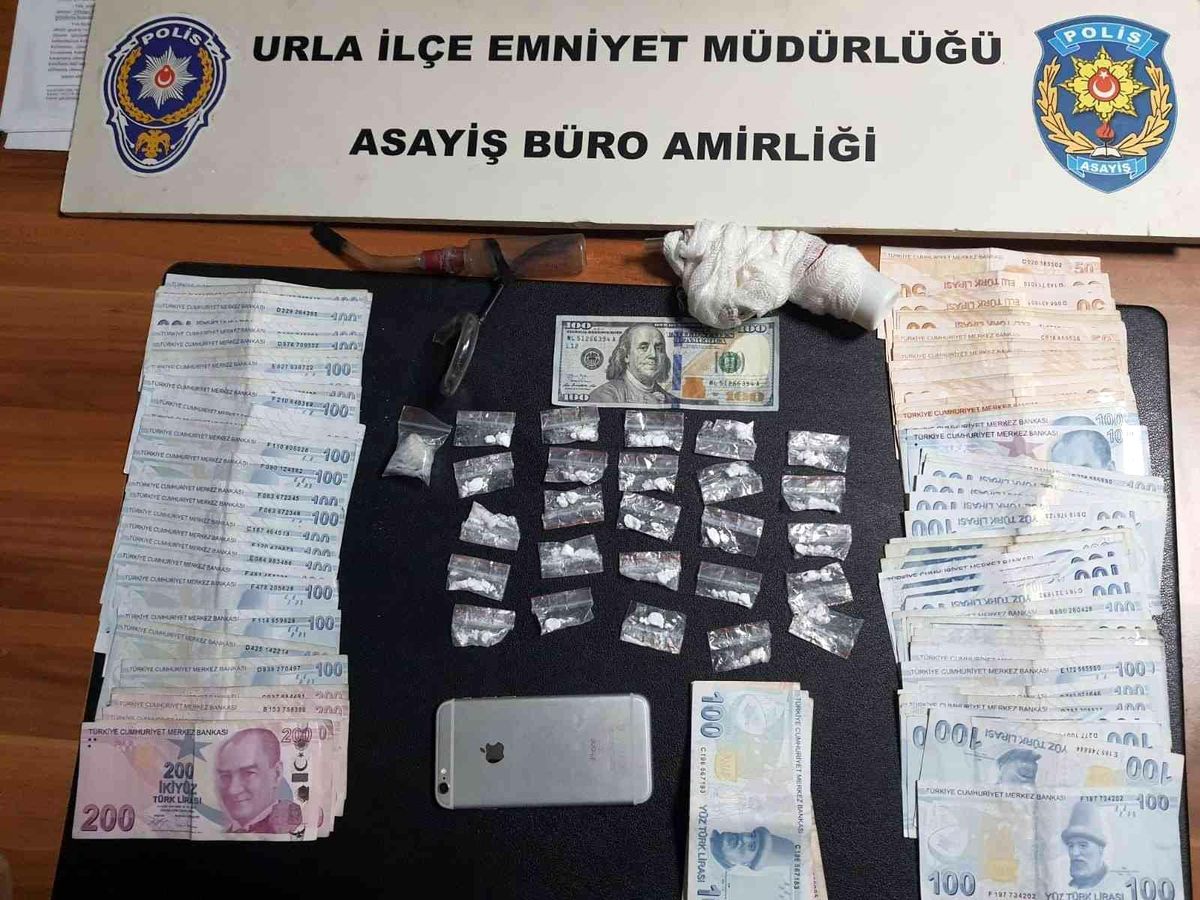 İzmir\'de kokain baskını: 2 şüpheli yakalandı