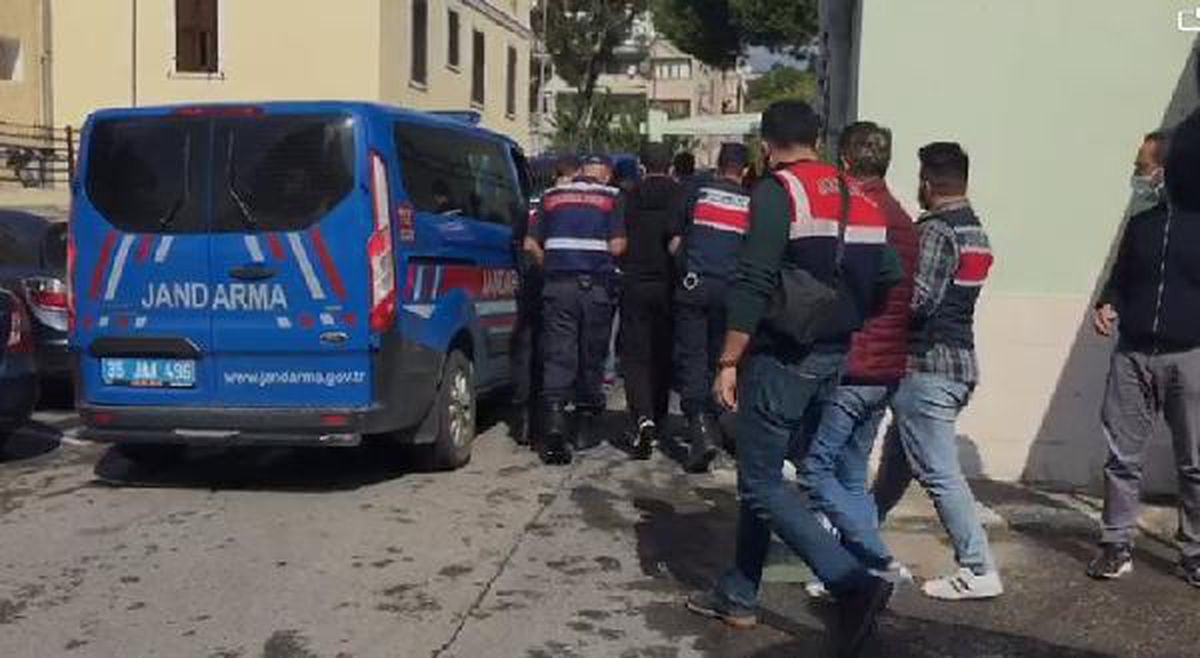 İzmir\'deki \'yeşil reçete\' operasyonunda 15 şüpheli adliyede (2)