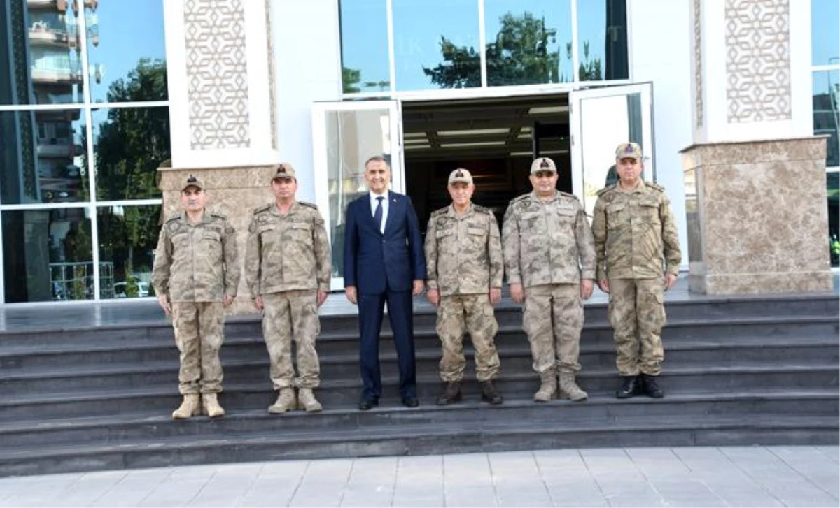 Jandarma Genel Komutanı Orgeneral Arif Çetin\'den Vali Mahmut Çuhadar\'a Ziyaret