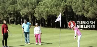 Kadın golfçüler, meme kanserine dikkati çekmek için sahaya çıktı