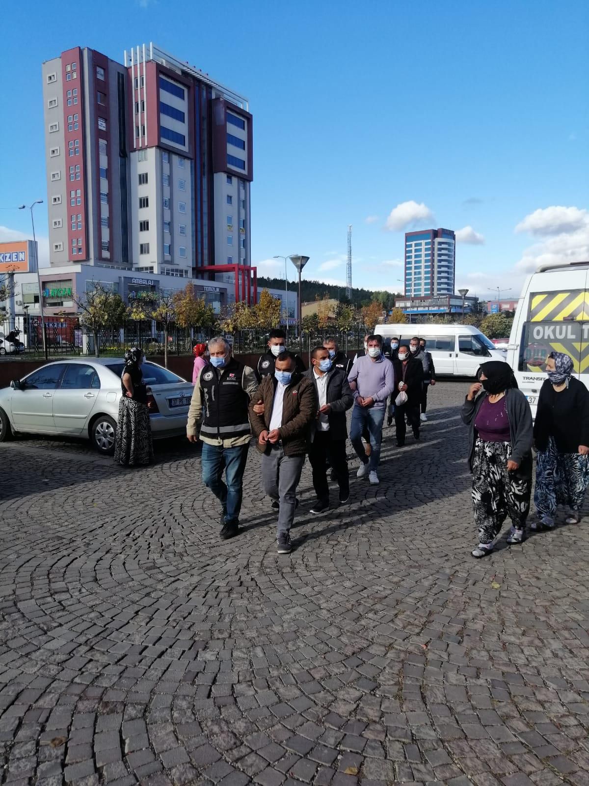 Kastamonu\'da tefecilik operasyonunda yakalananlardan 5\'i tutuklandı