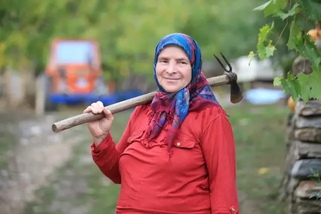 Kırklareli'nin köylerinde çiftçilik yapan kadınlar, topraklarını şehir yaşamına değişmiyor