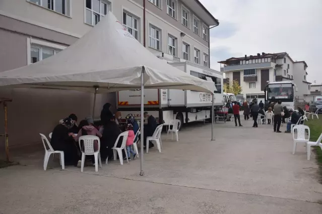 Kocaeli'de öğrenciler kan bağışına dikkati çekmek için kampanya düzenledi